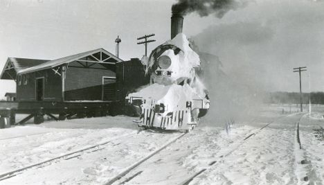 CK&S No. 10 arrives at Woodbury on a snowy day